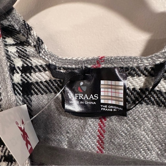 V Fraas Soft & Cozy Poncho Serape Wrap Ruana in Gray & Red Plaid Scottish NWT - Picture 3 of 16